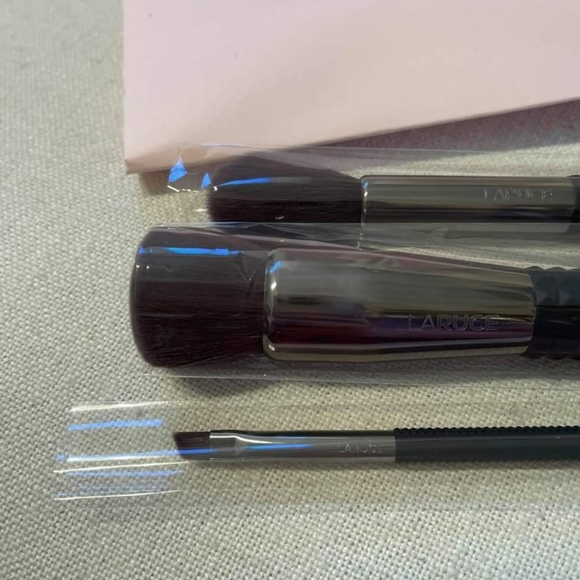 New. Luxury LaRuce Brush Set - Picture 3 of 6
